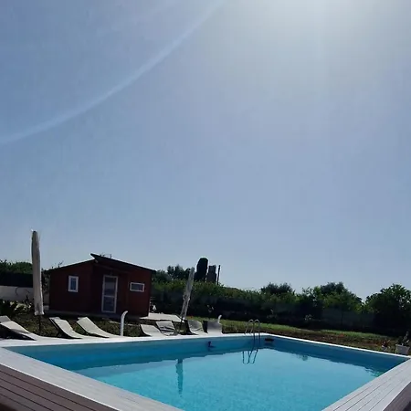 Ugvilla Apartahotel *